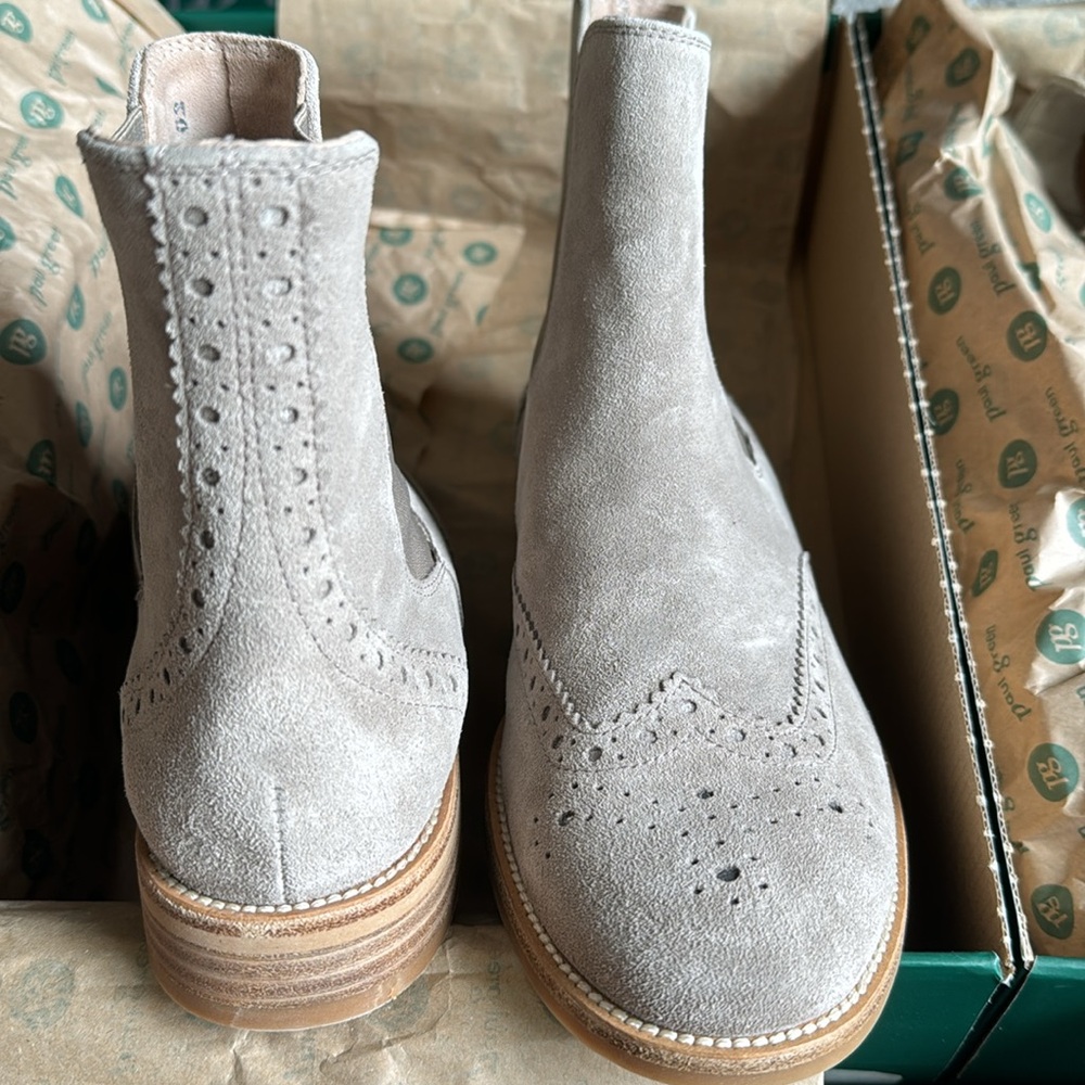 Chelsea Boot. Suede leather.  Light Gray. Never used